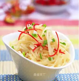 Shredded potatoes with salad