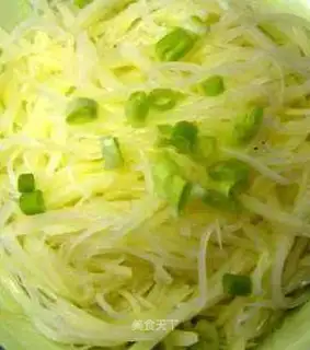 Shredded potatoes with salad