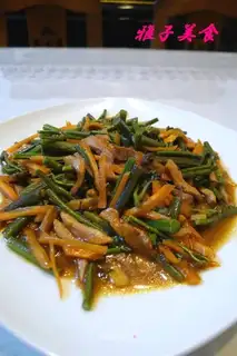 stir-fried bracken with tenderloin