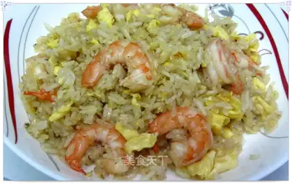 Fried rice with shrimp and egg