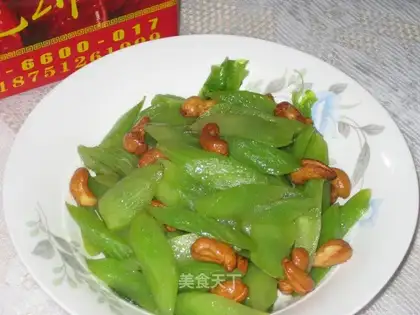 stir-fried lettuce with cashew nuts