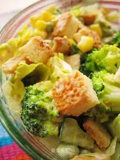 Toast vegetable salad