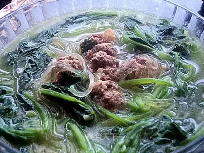 Beef and spinach vermicelli soup