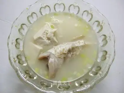 Crucian carp tofu soup