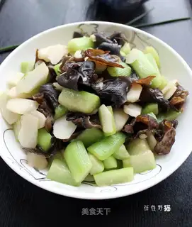 stir-fried fungus with loofah