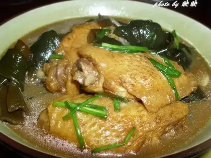Roasted chicken wings with seaweed knots