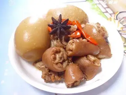 Stewed pig tail