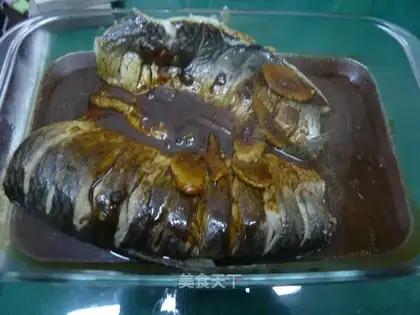 Dry roasted fish with sauce
