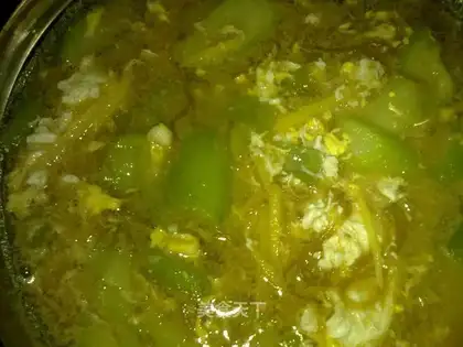 Luffa egg vermicelli soup