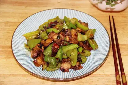 Twice-cooked pork with green pepper