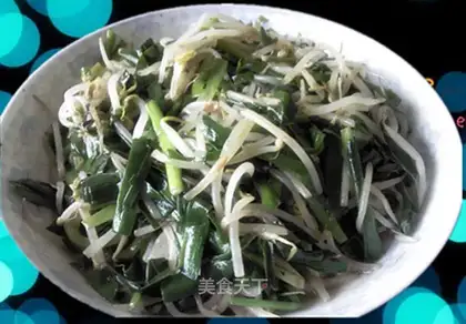 stir-fried bean sprouts with leeks