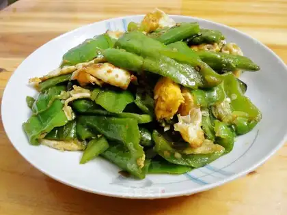 stir-fried poached eggs with tiger skin and pepper