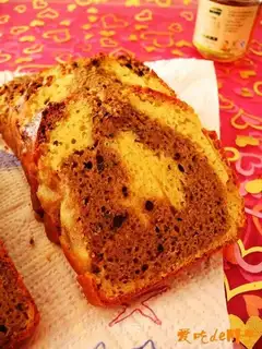 Two-color heavy oil cake