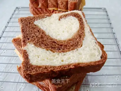 Two-color cream toast