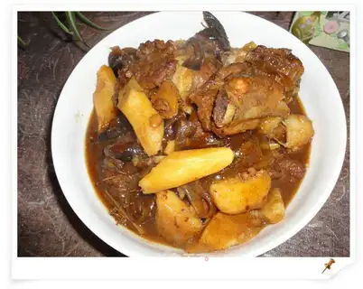 Braised pork ribs with Chinese yam and mushroom