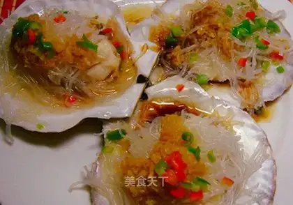 Steamed scallops with garlic and vermicelli