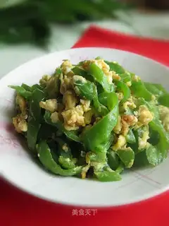 Scrambled eggs with pepper