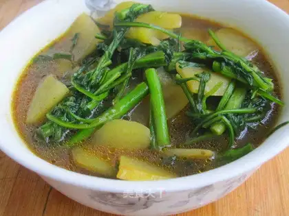 Artemisia sprouts and potato soup