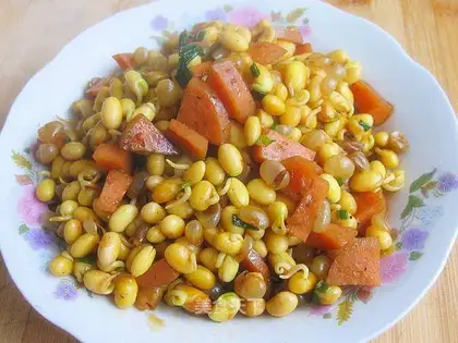 stir-fried ham sausage with soybean sprouts