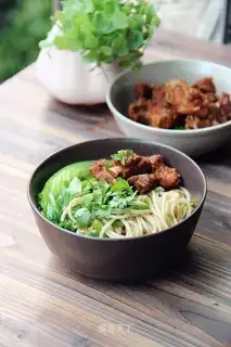 Braised pork ribs noodles