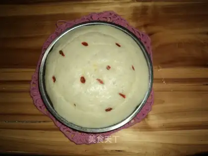 Chinese wolfberry steamed hair cake