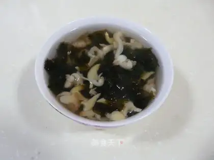 Seaweed and seafood soup