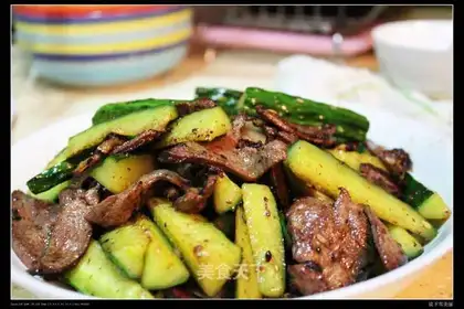 stir-fried cucumber strips with pork liver