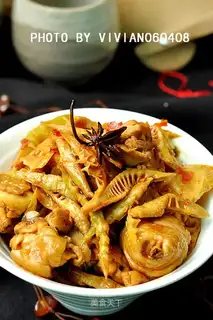 Braised chicken nuggets with spring bamboo shoots