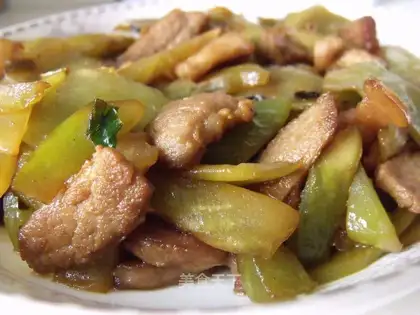 Stir fried pork slices with lettuce