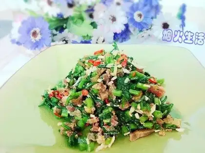 Sausage mixed with chrysanthemum