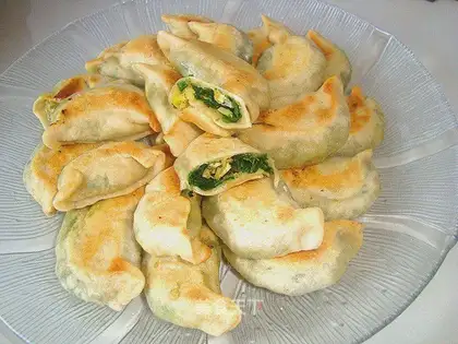 Pan-fried vegetarian dumplings