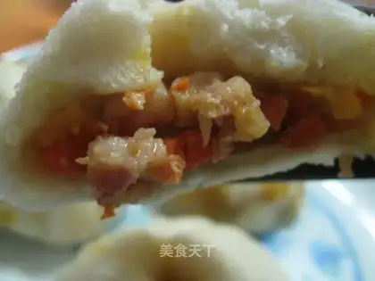 Carrot meat steamed buns