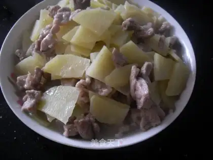 Fried pork slices with potatoes