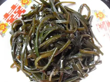 Sweet and sour seaweed shredded