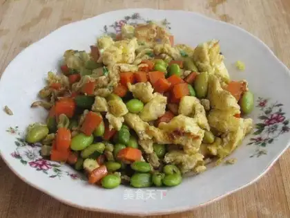 Fried edamame with eggs and carrots