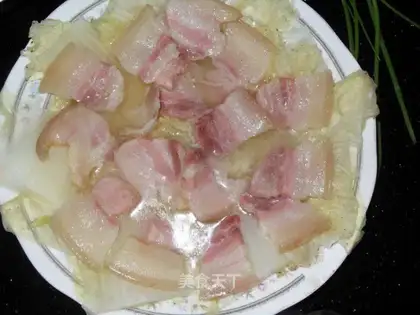Steamed bacon with Chinese cabbage