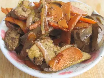 stir-fried chicken liver with carrots and onions