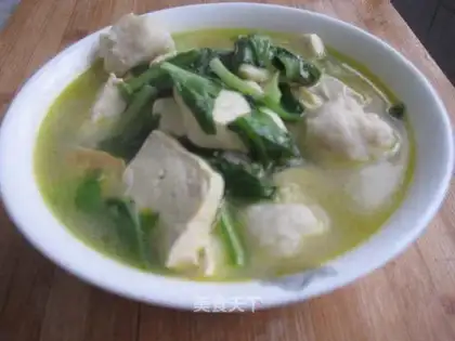 Chinese cabbage, tofu and fish ball soup