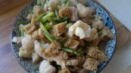 stir-fried gluten with cauliflower