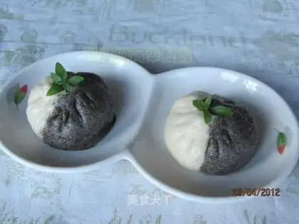 Two-color steamed buns