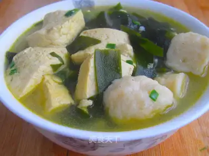 Seaweed tofu fish ball soup