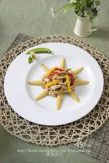 Stewed chicken fillets with corn bamboo shoots