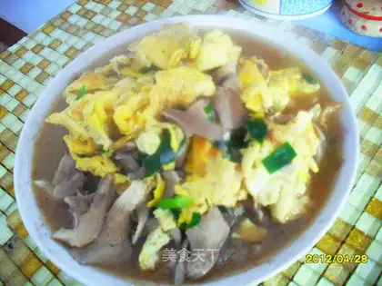 Scrambled eggs with mushrooms