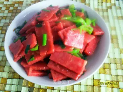Spicy stir-fried ham sausage