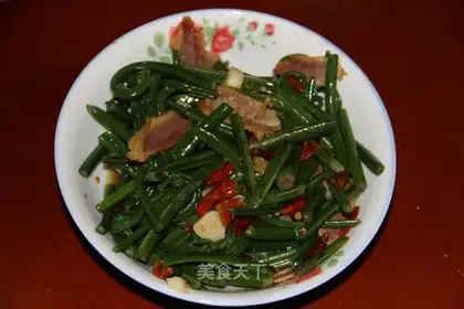 stir-fried bacon with bracken