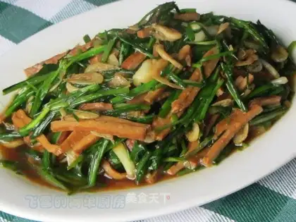 stir-fried dried bean curd with wild spring onion and shrimp skin
