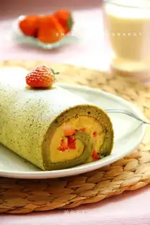 Matcha strawberry roll