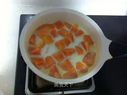 Stewed milk with papaya