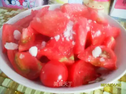 Tomatoes mixed with sugar