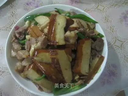 stir-fried pork and fragrant dried meat